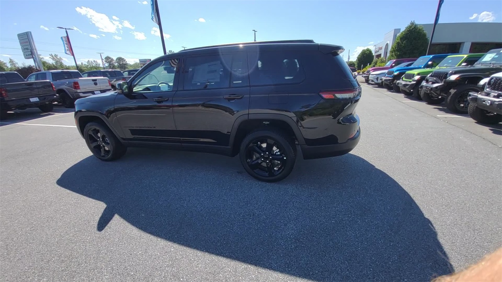 2025 Jeep Grand Cherokee Limited photo 3