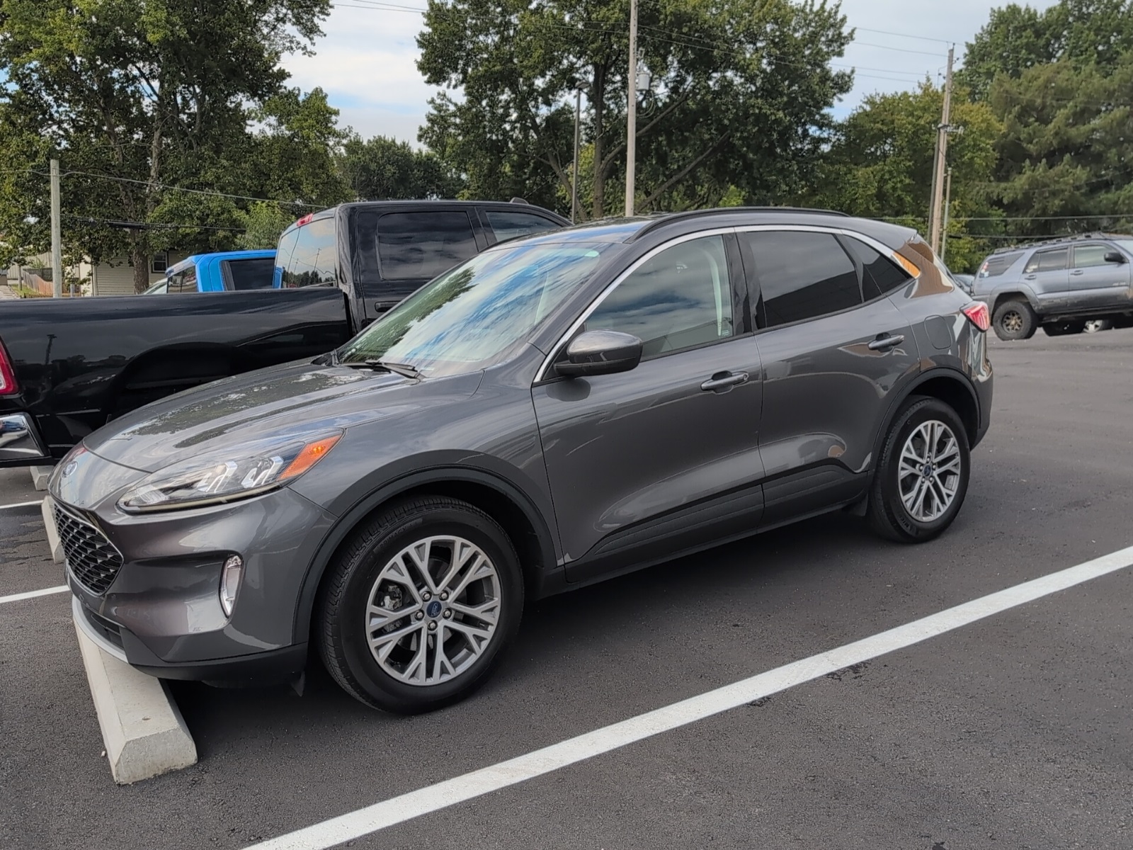 2022 Ford Escape SEL photo 2