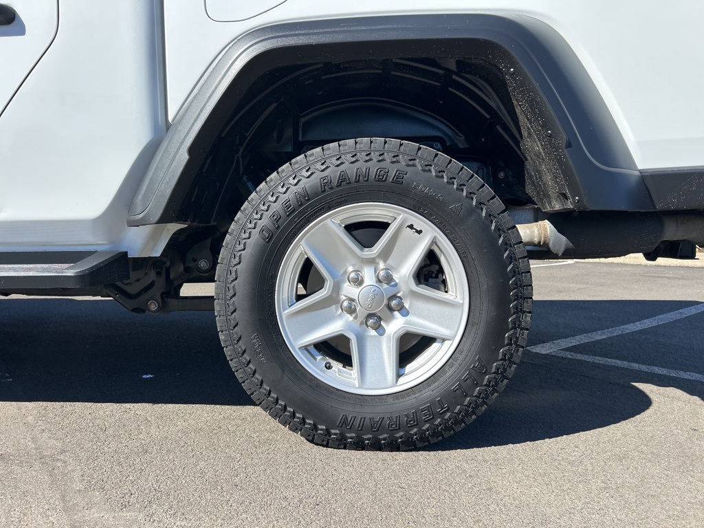 2020 Jeep Gladiator Sport photo 2
