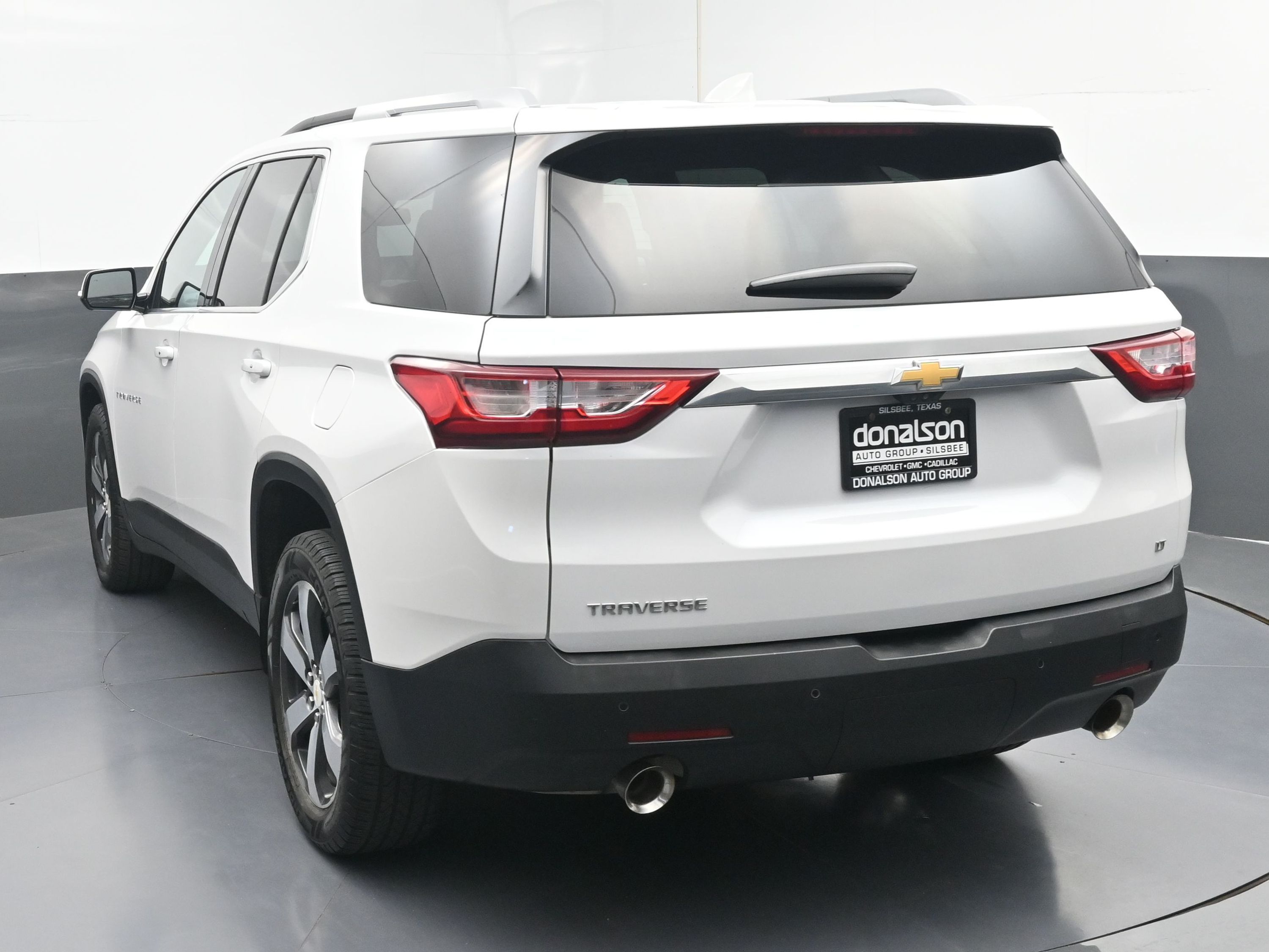 2018 Chevrolet Traverse 3LT photo 2