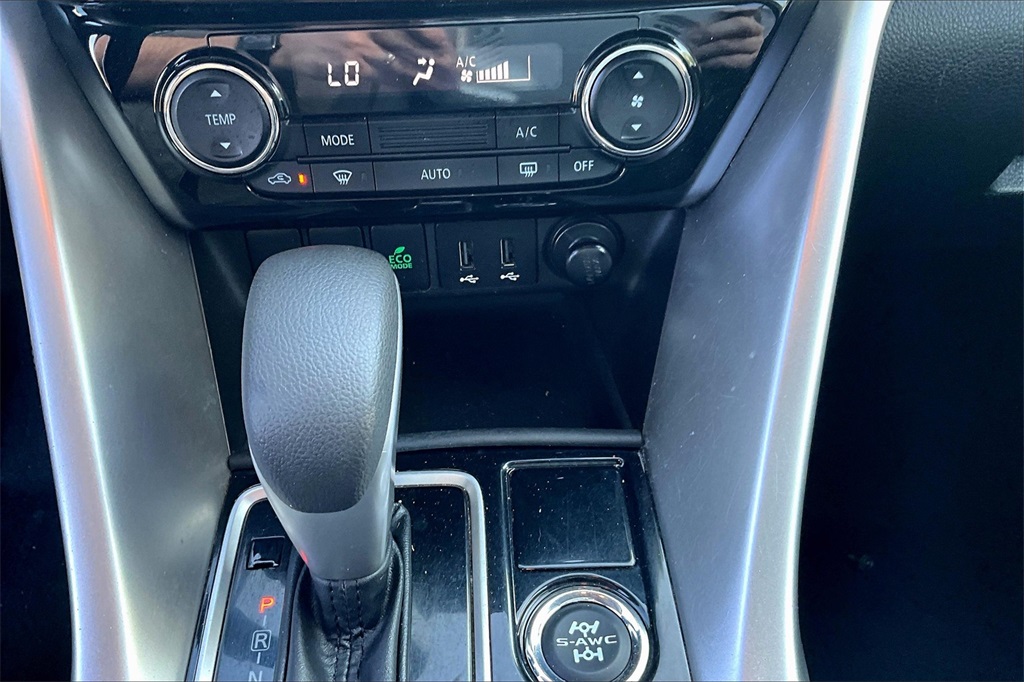2019 Mitsubishi Eclipse Cross LE photo 26