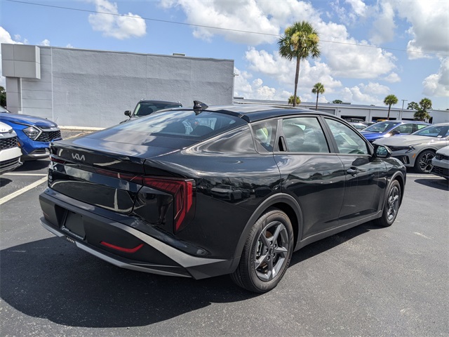 2025 Kia K4 LXS photo 3