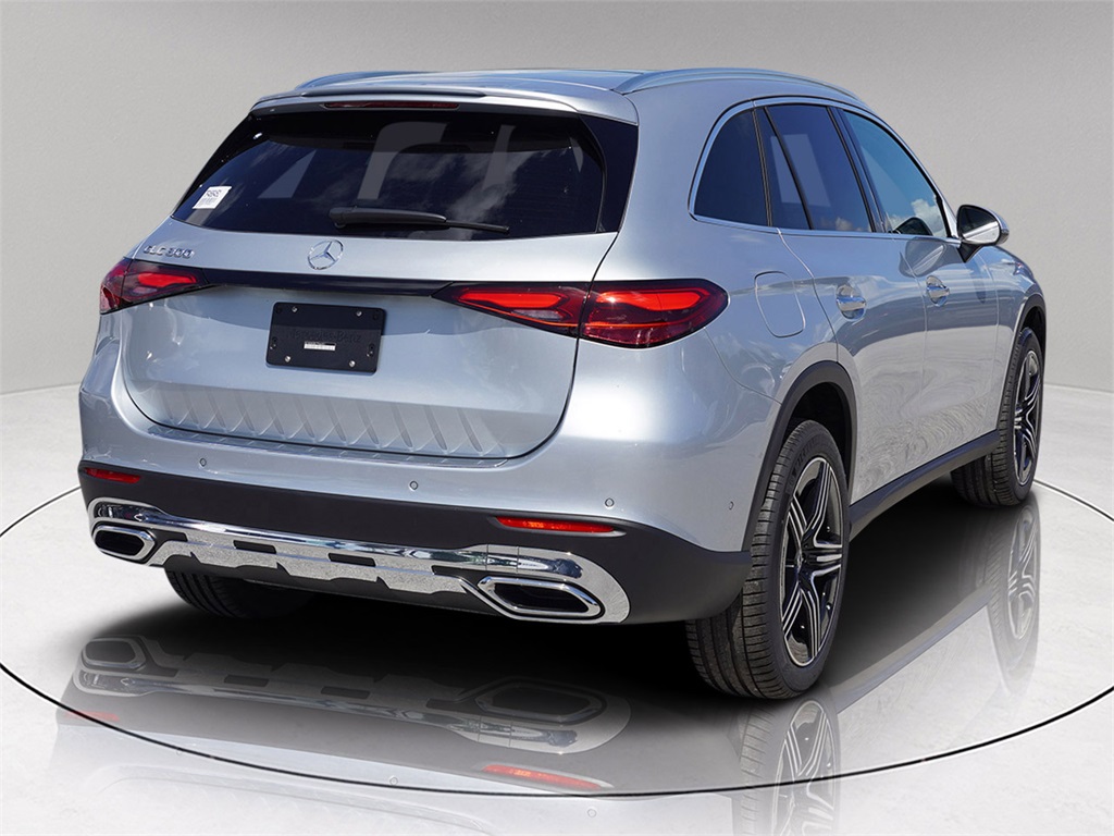 2026 Mercedes Benz GLC 300 photo 6