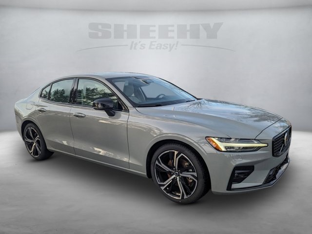 2024 Volvo S60 B5 Core photo 2