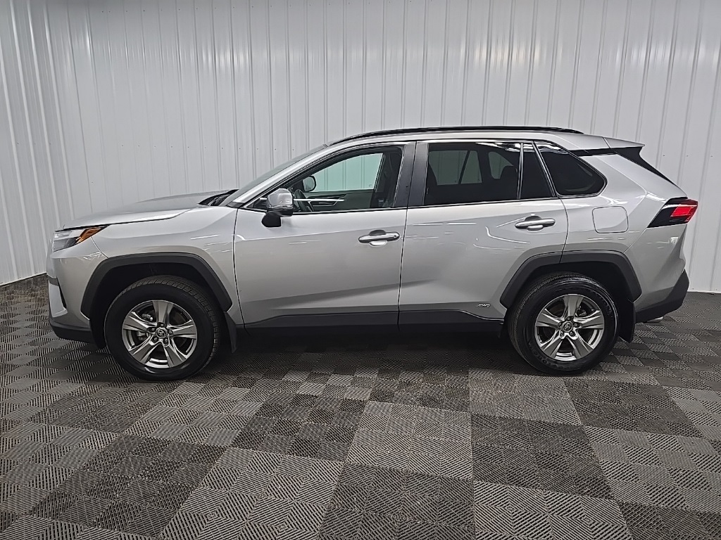 2024 Toyota RAV4 Hybrid XLE photo 5