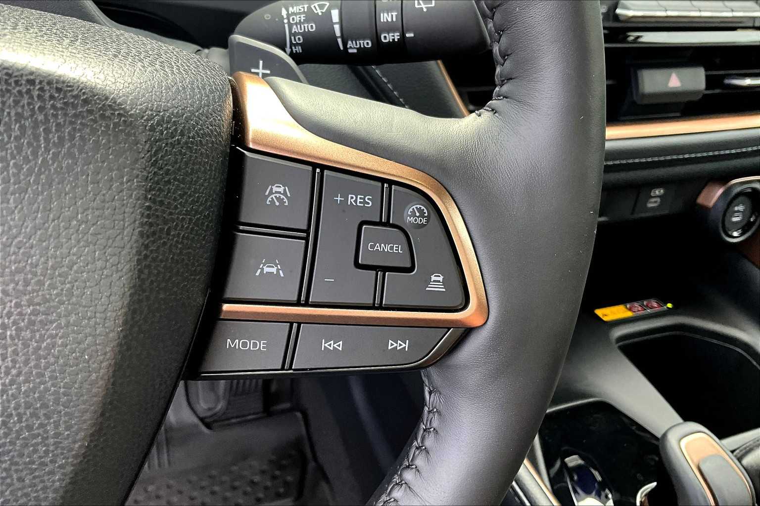 2024 Toyota Highlander Hybrid Platinum photo 21