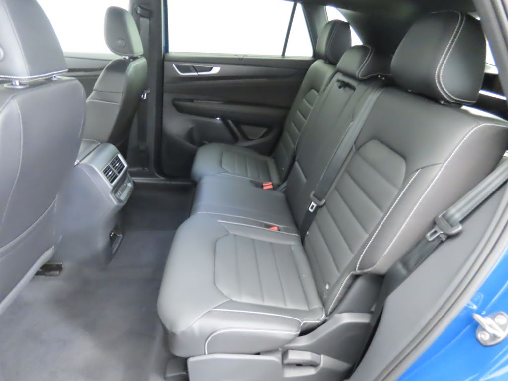2026 Volkswagen Atlas Cross Sport SEL R-Line photo 21