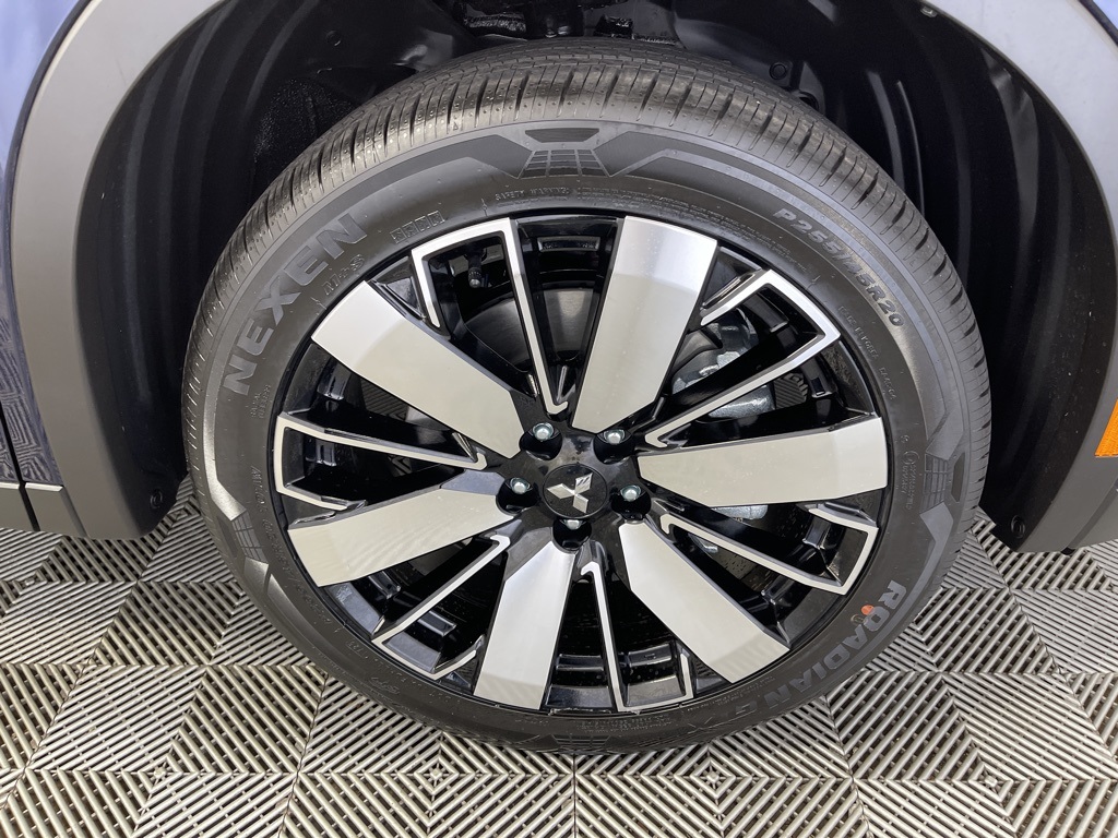 2025 Mitsubishi Outlander SE photo 38