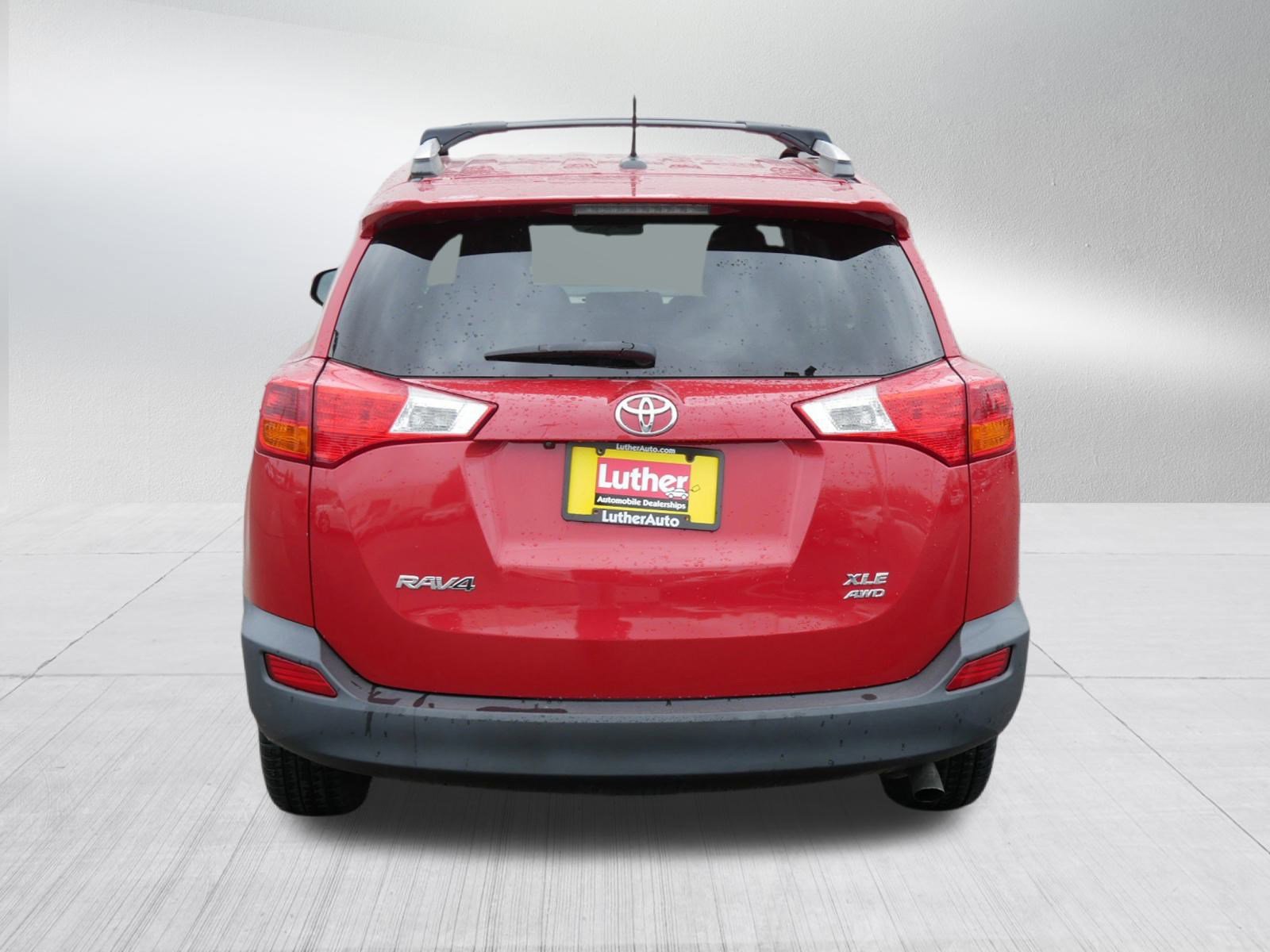 2015 Toyota RAV4 XLE photo 4