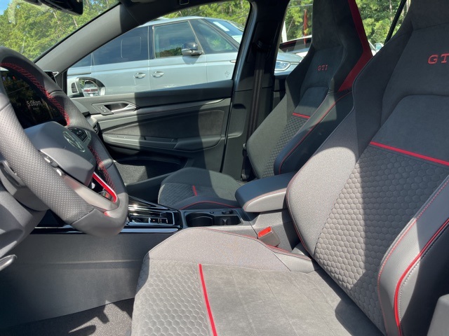 2025 Volkswagen Golf GTI SE photo 8