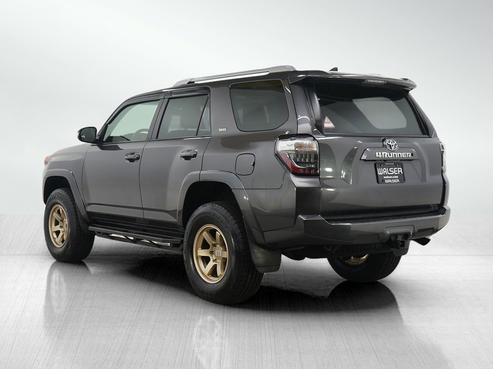 2016 Toyota 4Runner SR5 Premium photo 3