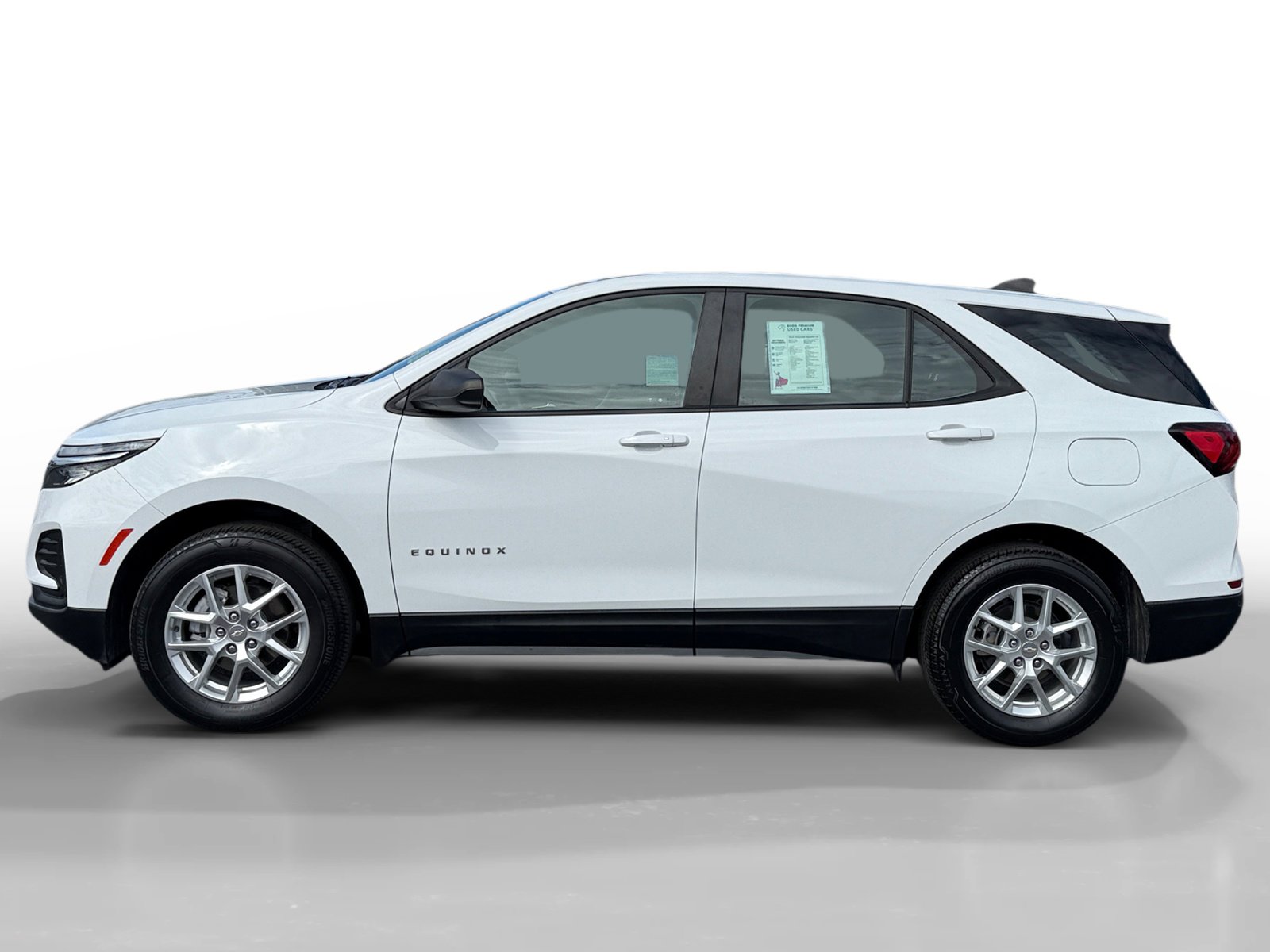 2022 Chevrolet Equinox LS photo 2