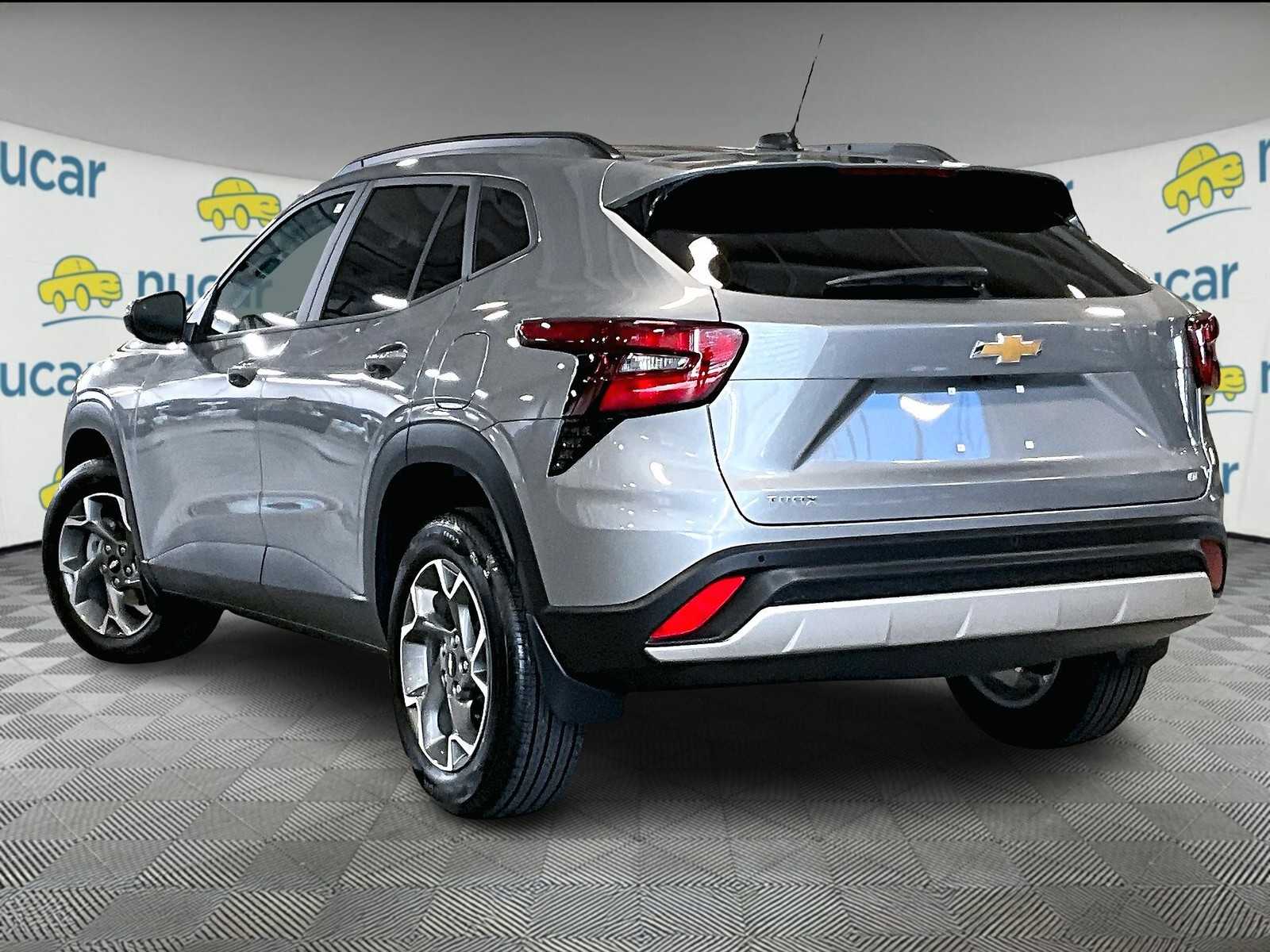 2025 Chevrolet Trax LT photo 4