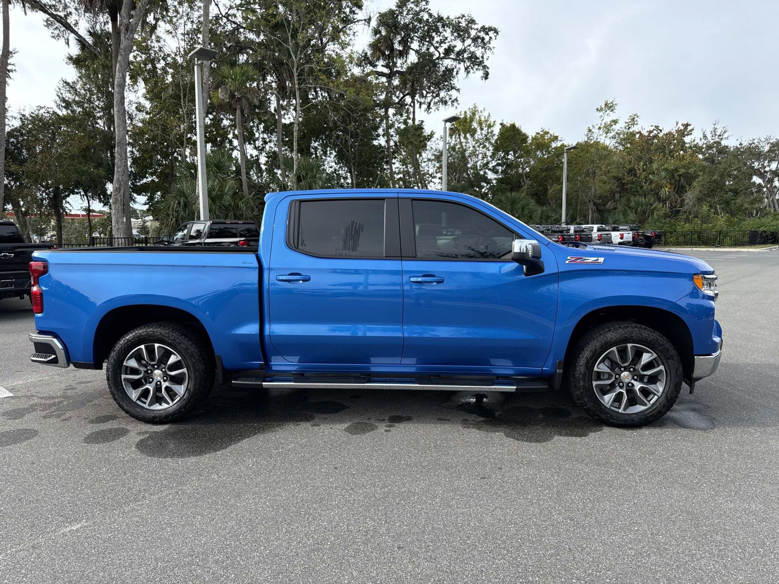 2026 Chevrolet Silverado 1500 LT photo 2