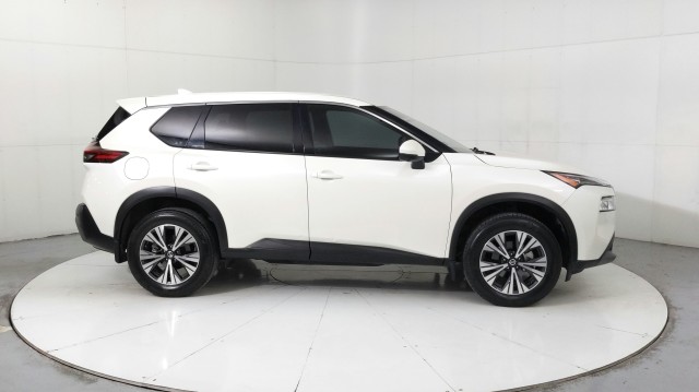 Used 2021  Nissan SV image 6