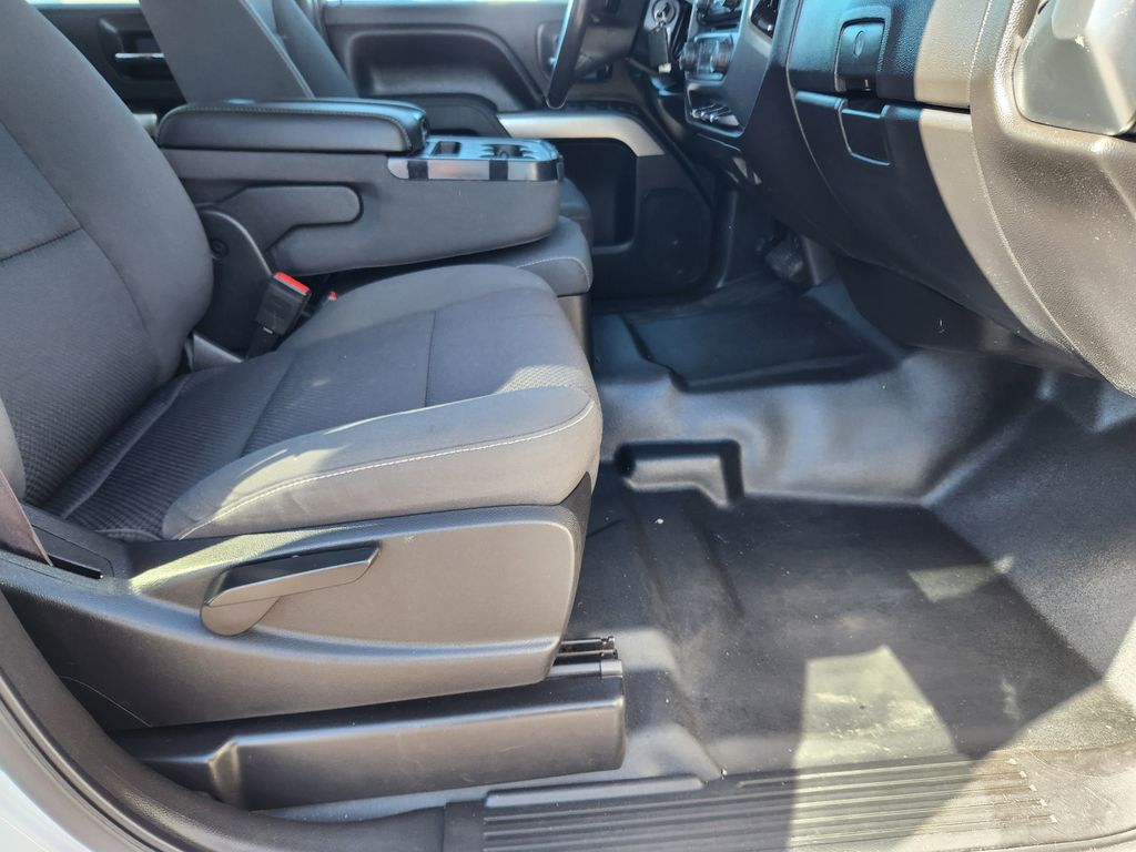 2016 Chevrolet Silverado 3500HD LT photo 17