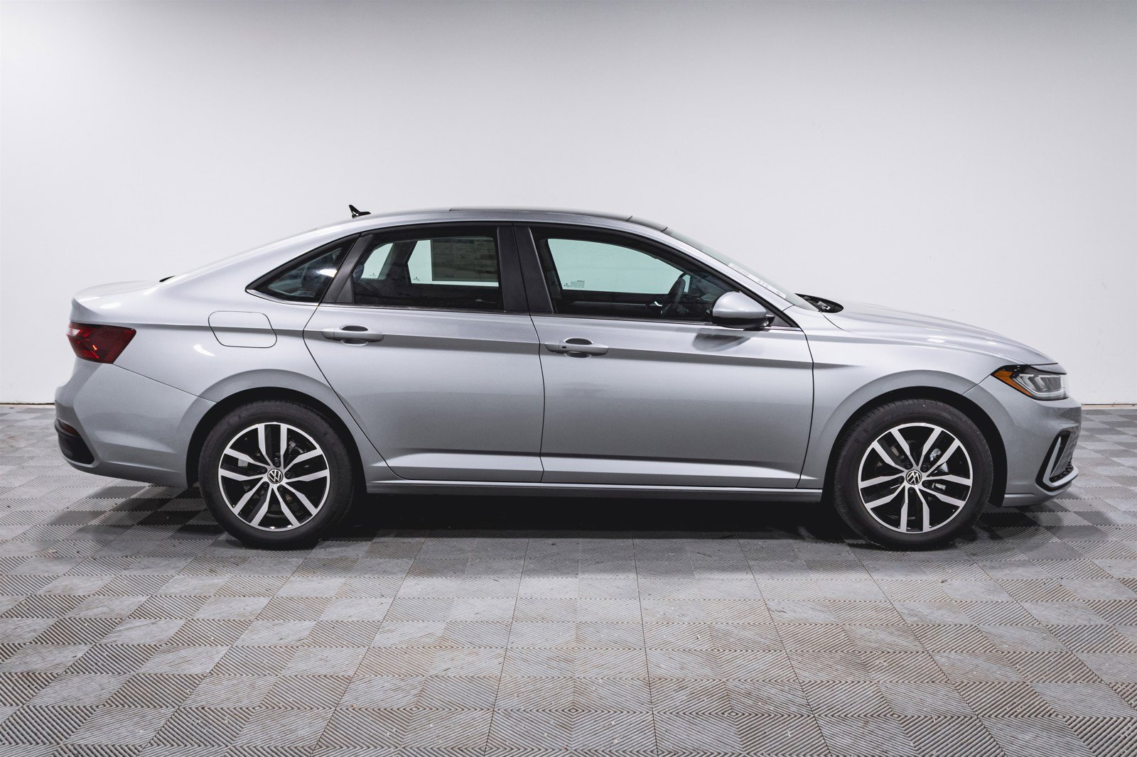 New 2025 Volkswagen Jetta SE 4dr Car in Wichita, KS area W68749 Eddy