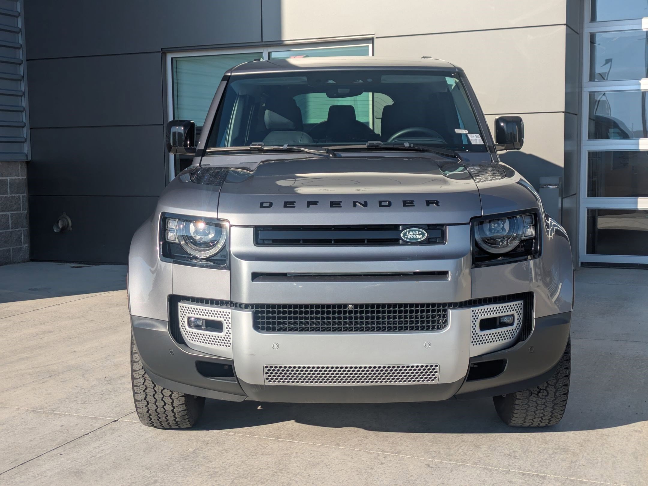 2024 Land Rover Defender 110 S photo 2