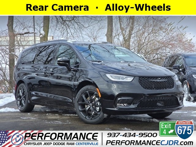 2026 Chrysler Pacifica Select's photo