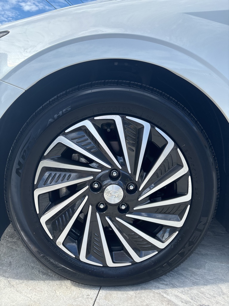 2021 Hyundai Sonata Hybrid Limited photo 4