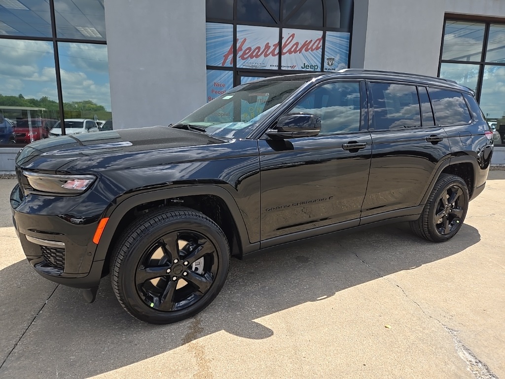 2025 Jeep Grand Cherokee Limited photo 2