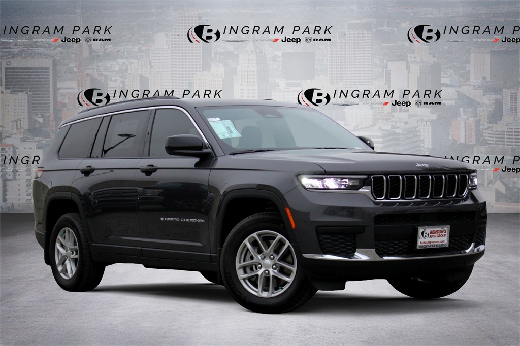 2025 Jeep Grand Cherokee L Laredo's photo