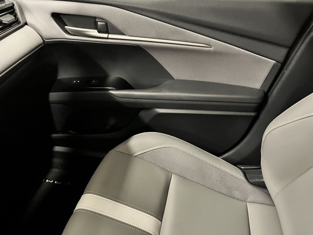 2025 Toyota Camry SE photo 13