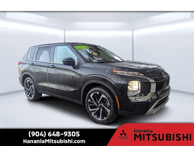 2024 Mitsubishi Outlander SE's photo