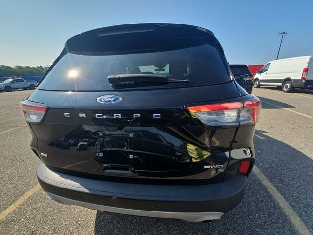 2021 Ford Escape SE photo 3