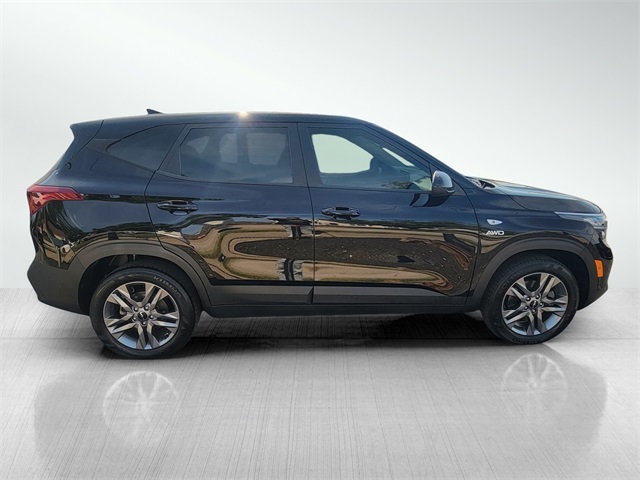 2023 Kia Seltos LX photo 3