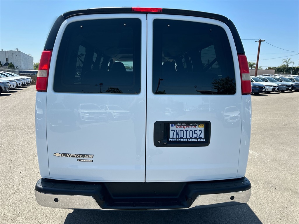 2014 Chevrolet Express 3500 LT photo 34