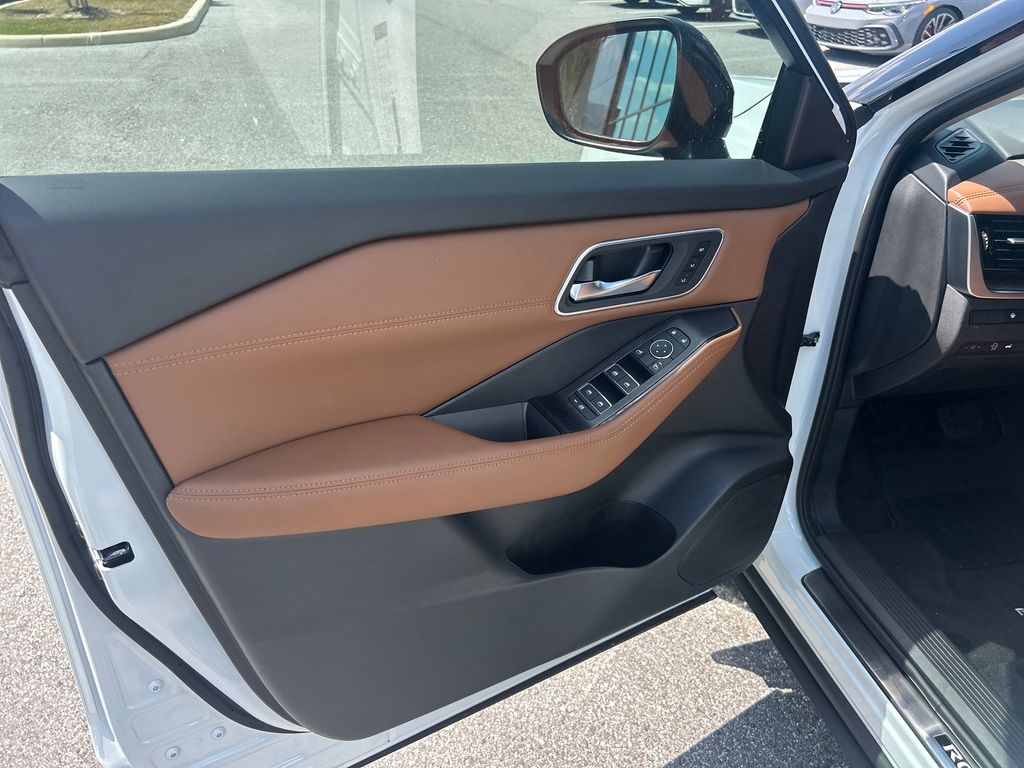 2026 Nissan Rogue Platinum photo 12