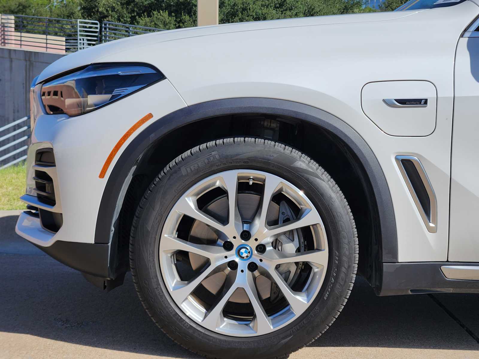 2023 Bmw X5 xDrive45e photo 2
