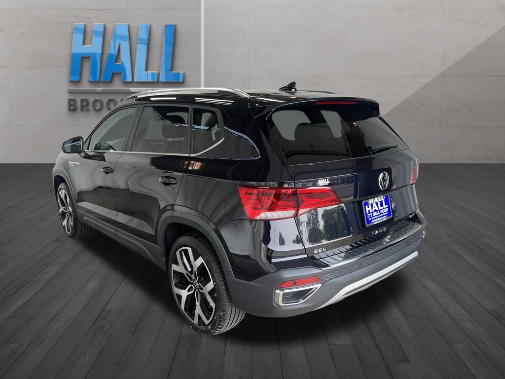 2022 Volkswagen Taos SEL photo 3