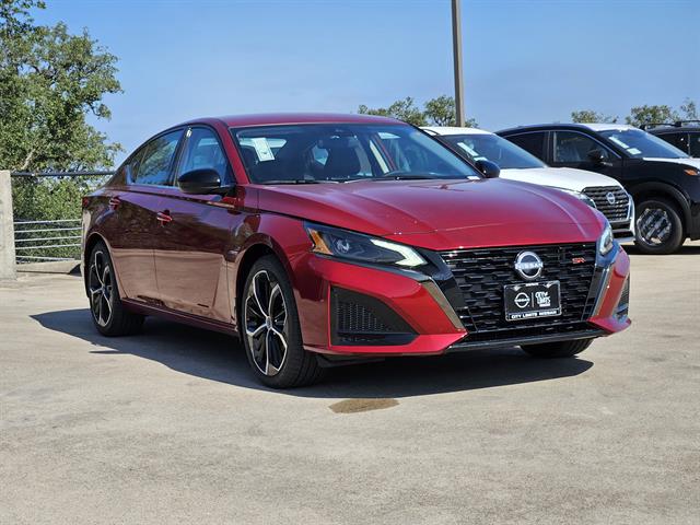 2025 Nissan Altima SR photo 2