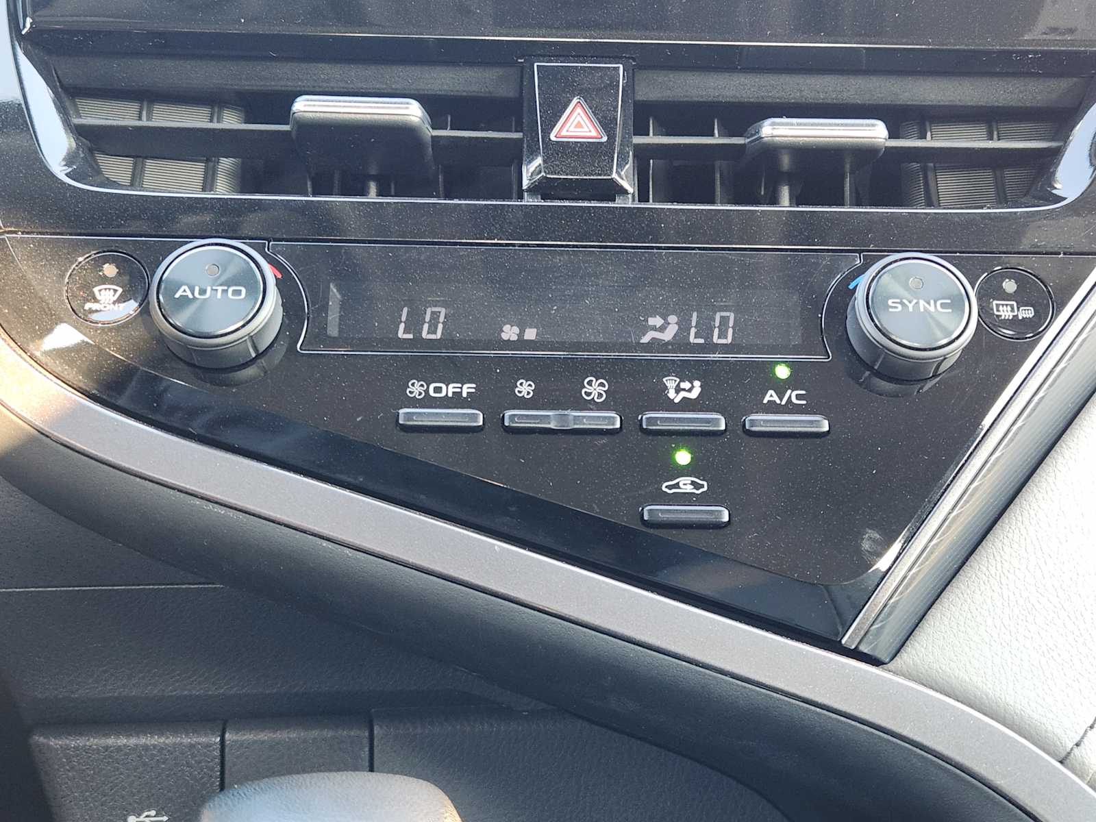 2023 Toyota Camry SE photo 17