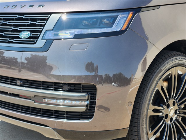 2025 Land Rover Range Rover SE photo 3