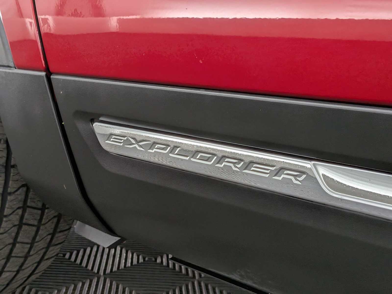 2017 Ford Explorer XLT photo 11