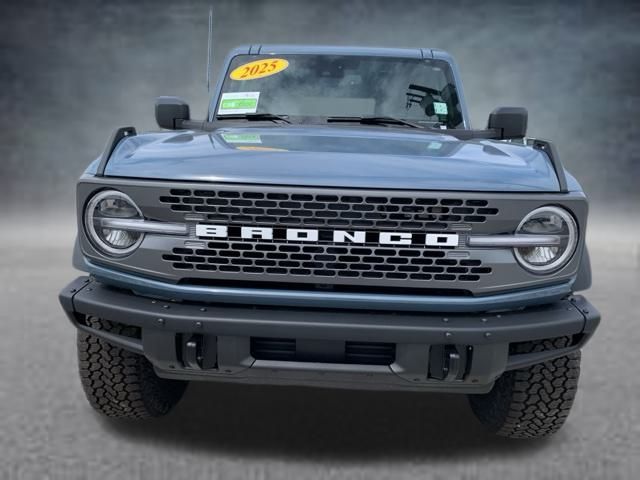 2025 Ford Bronco Badlands photo 2