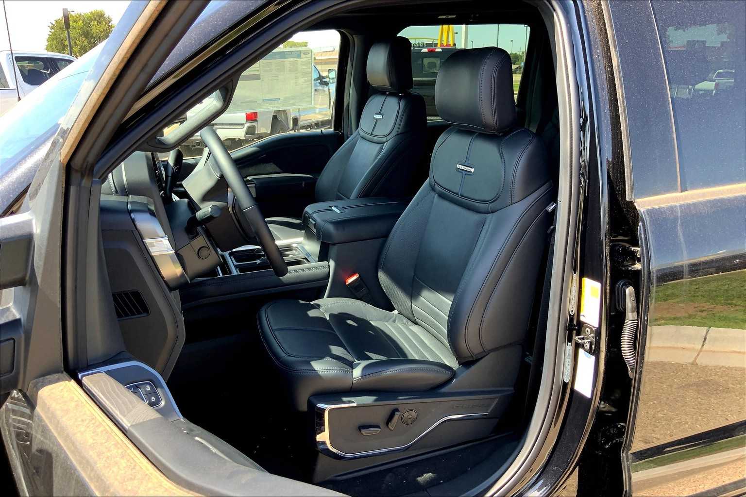 2025 Ford F-350 Platinum photo 9