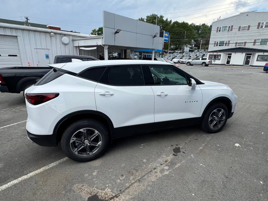 2025 Chevrolet Blazer 2LT photo 6