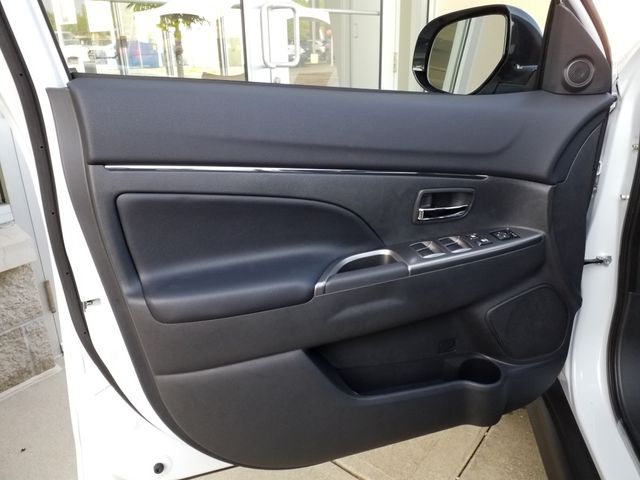 2025 Mitsubishi Outlander Sport SE photo 11