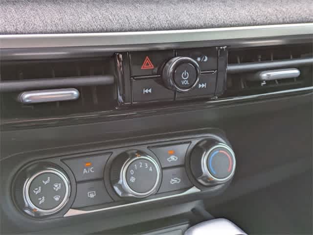 2025 Nissan Kicks SV photo 17