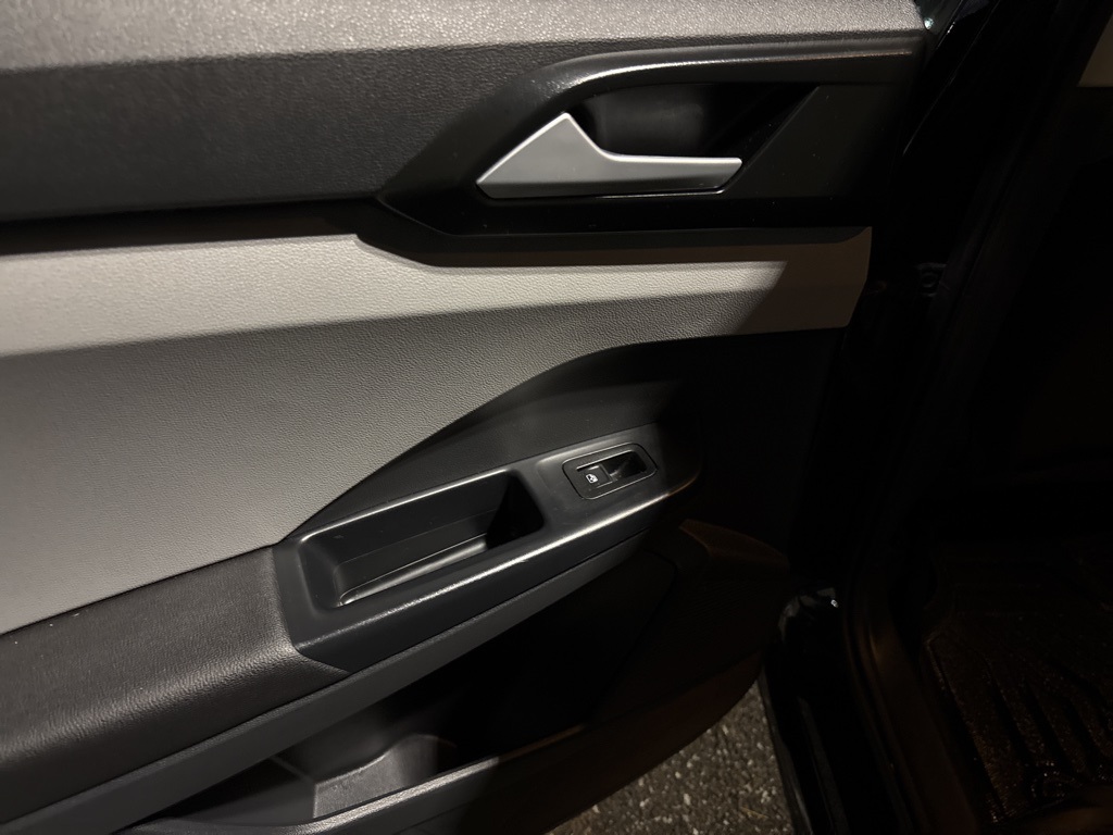 2023 Volkswagen Taos S photo 3