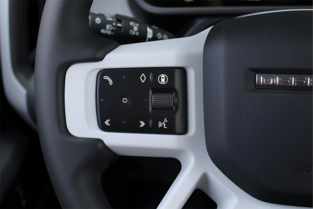 2025 Land Rover Defender 110 S photo 19
