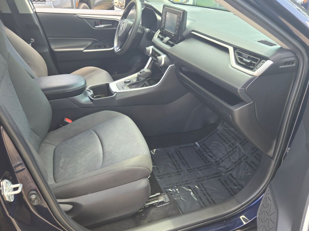 2022 Toyota RAV4 Hybrid XLE photo 3