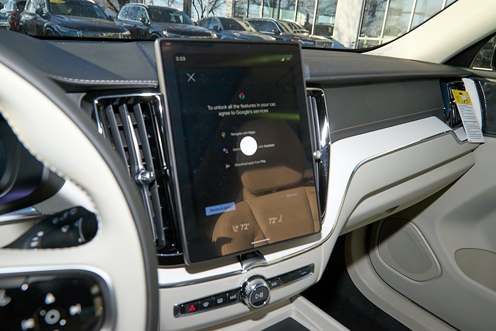 2026 VOLVO XC60 - Image 12