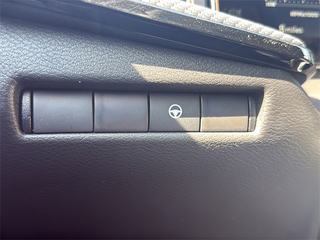 2026 Nissan Kicks SR photo 28