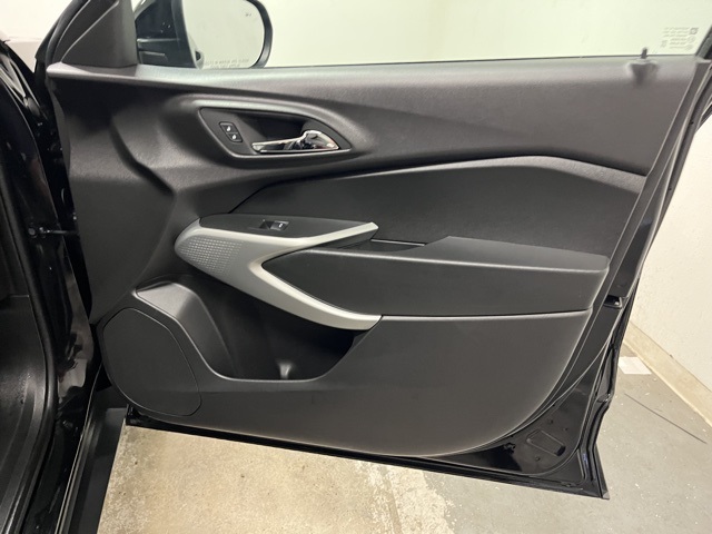 2025 Chevrolet Trax LS photo 24