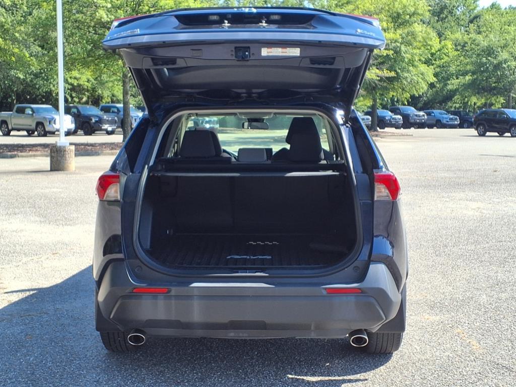 2019 Toyota RAV4 XLE photo 7